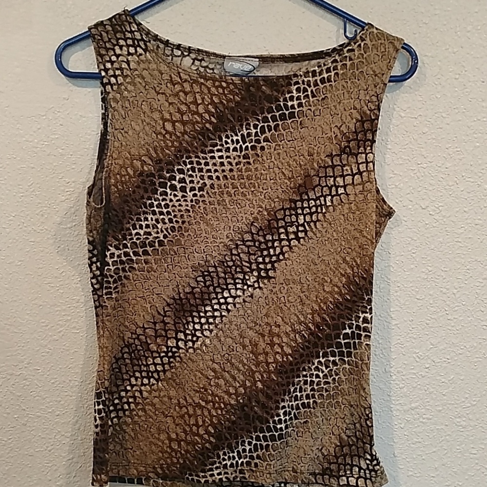 sleeveless top